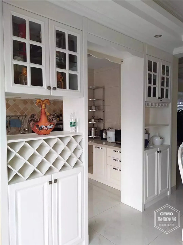 柜貓|酒柜設計|廚房門酒柜